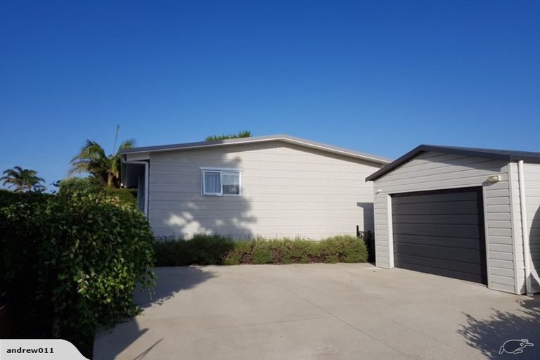 Photo of property in 2 Taihiki Road, Clarks Beach, 2122