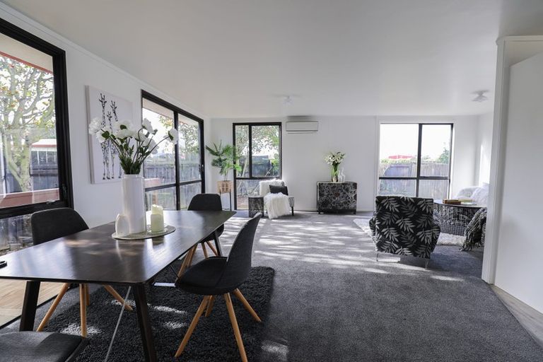 Photo of property in 4/7 Barneys Farm Road, Clendon Park, Auckland, 2103