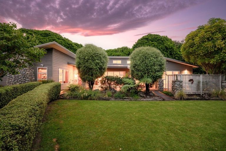 Photo of property in 54 Kohekohe Road, Waikanae, 5036