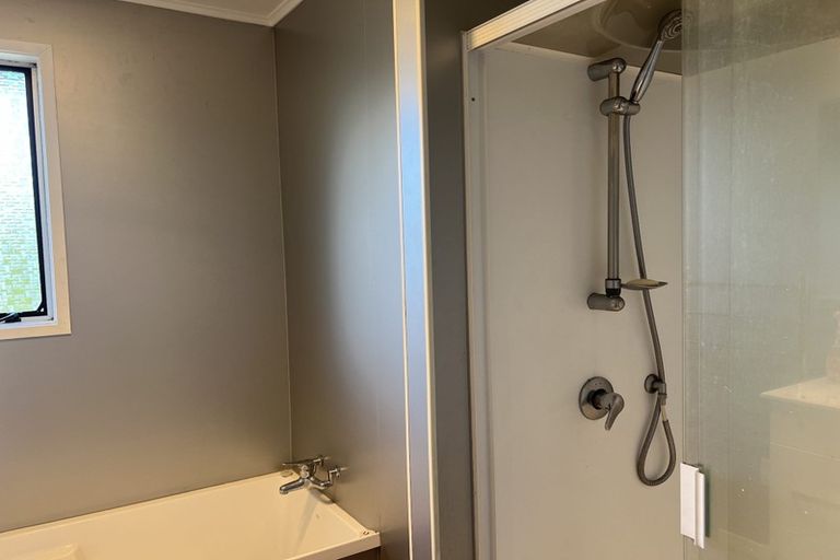 Photo of property in 121a Seabrook Avenue, New Lynn, Auckland, 0600