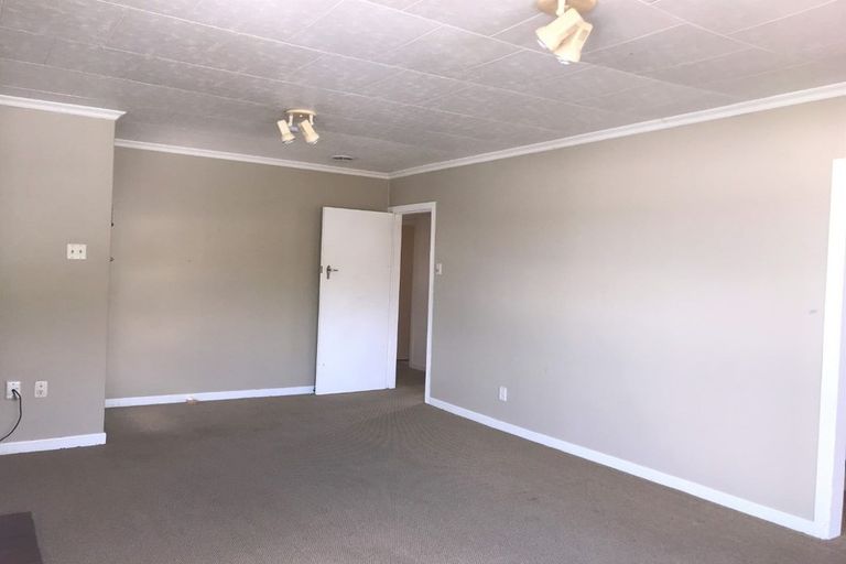 Photo of property in 37 Awanui Street, Merrilands, New Plymouth, 4312