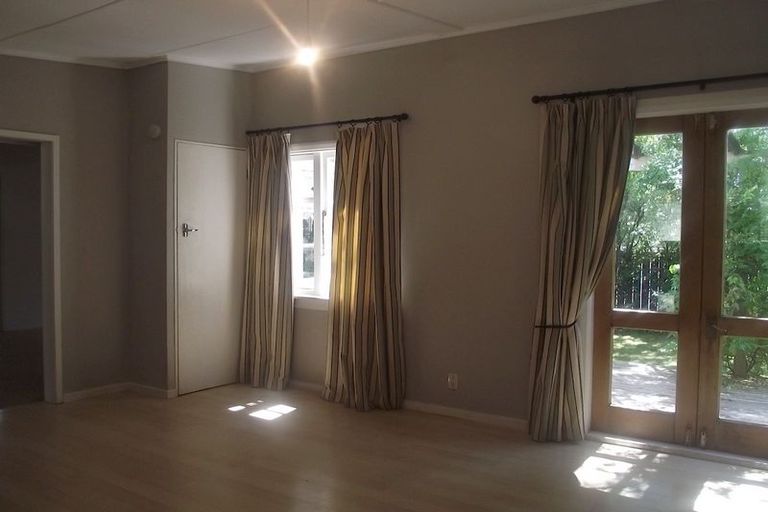 Photo of property in 1 Kent Street, Carterton, 5713