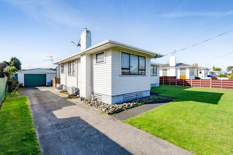 Photo of property in 44 Reid Avenue, Hawera, 4610