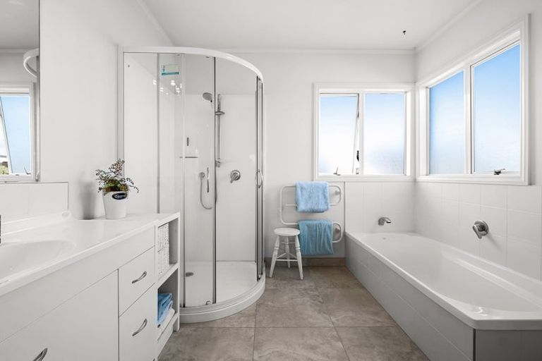 Photo of property in 158 Heta Road, Highlands Park, New Plymouth, 4312