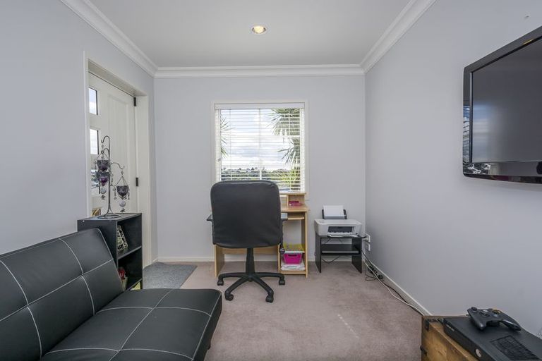 Photo of property in 63 Waterside Drive, Pyes Pa, Tauranga, 3112