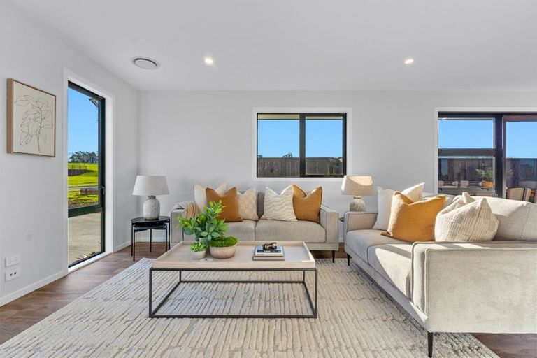 Photo of property in 74 Metoriti Crescent, Karaka, 2124