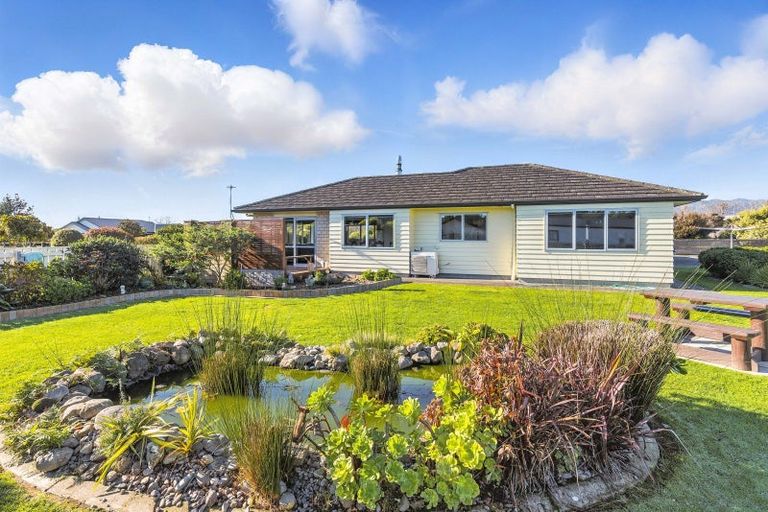 Photo of property in 51 Garth Road, Levin, 5571