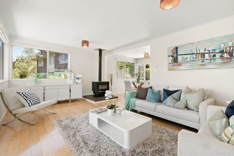 Photo of property in 18 Kerria Place, Sunnynook, Auckland, 0620