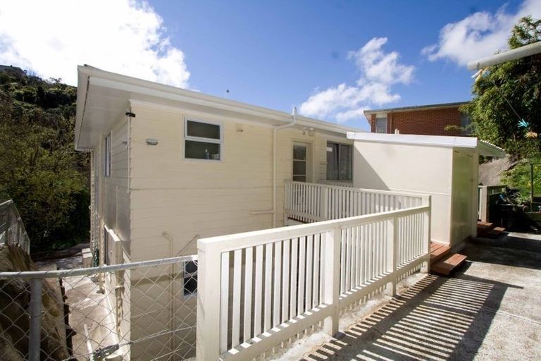 Photo of property in 78 Newlands Road, Newlands, Wellington, 6037