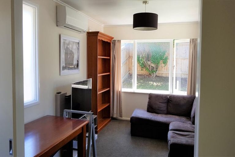 Photo of property in 18 Tonkin Drive, Sunnynook, Auckland, 0620