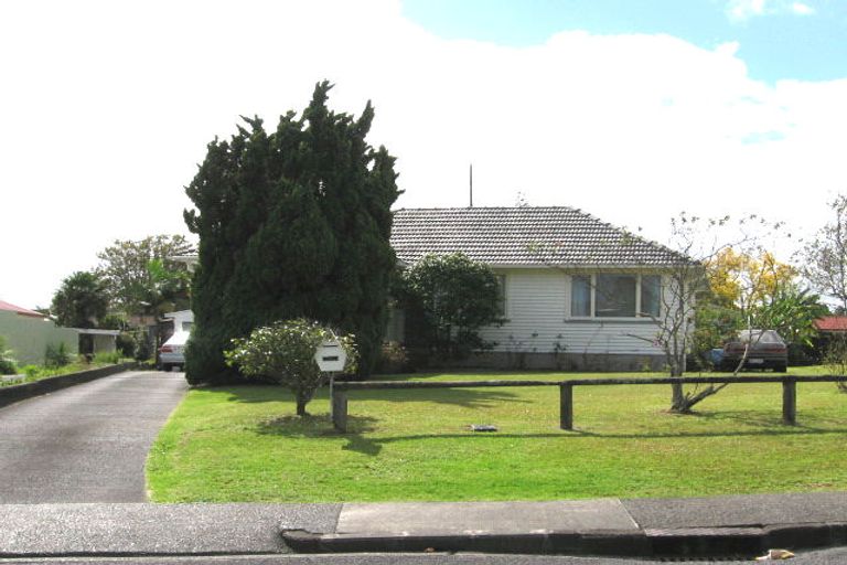 Photo of property in 20 Ozich Avenue, Te Atatu South, Auckland, 0610