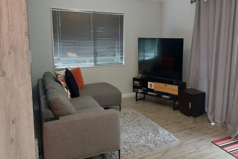 Photo of property in 109 Tirimoana Road, Te Atatu South, Auckland, 0602