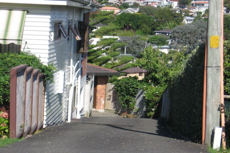 Photo of property in 1/10 Kiteroa Terrace, Rothesay Bay, Auckland, 0630