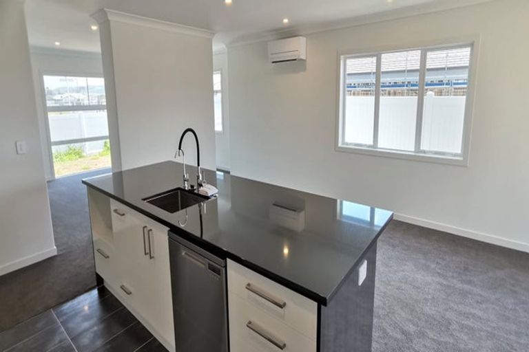 Photo of property in 41 Kaurinui Crescent, One Tree Point, 0118