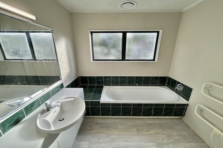 Photo of property in 40a Redoubt Road, Goodwood Heights, Auckland, 2105