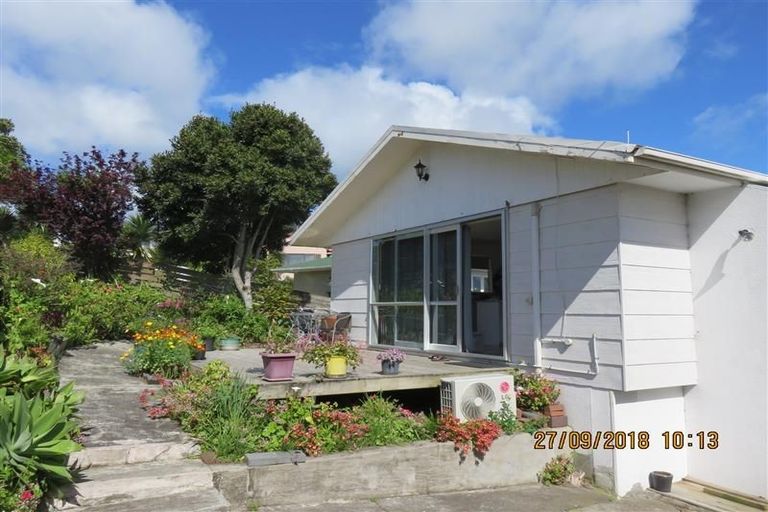 Photo of property in 10 Beauchamp Drive, Massey, Auckland, 0614