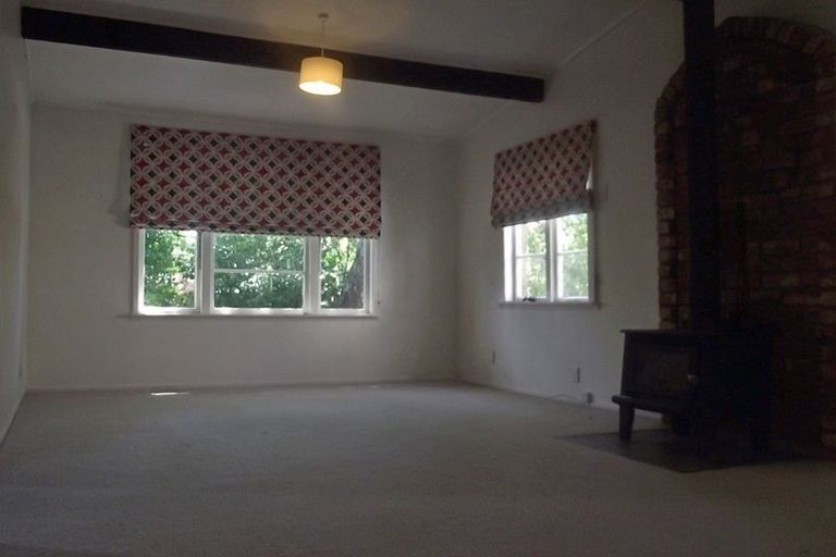 Photo of property in 1 Kent Street, Carterton, 5713