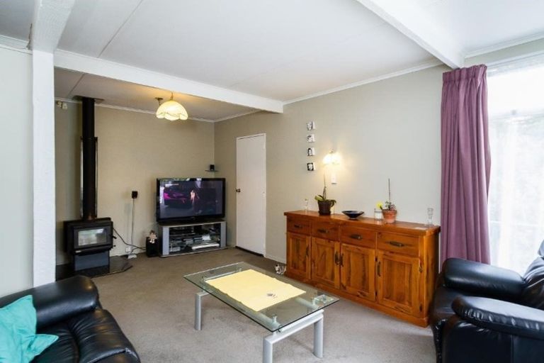 Photo of property in 32 Holborn Drive, Stokes Valley, Lower Hutt, 5019