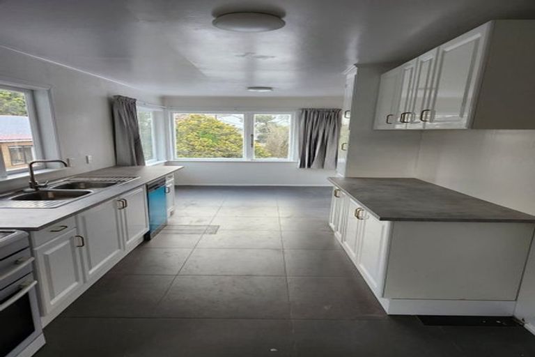 Photo of property in 1/8 Alston Avenue, Kelston, Auckland, 0602