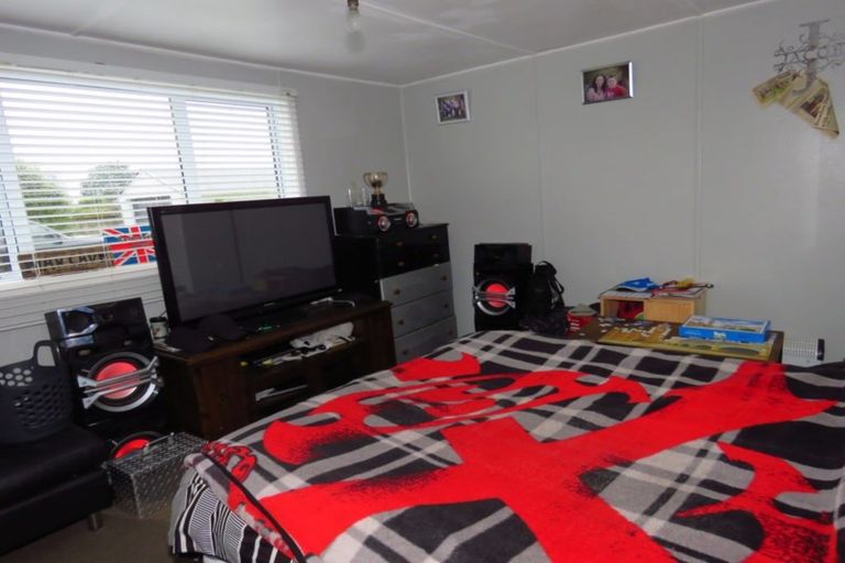 Photo of property in 80 Wakefield Street, Westport, 7825