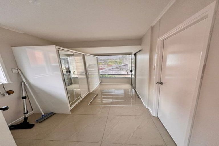 Photo of property in 18b Kirby Street, Glendene, Auckland, 0602