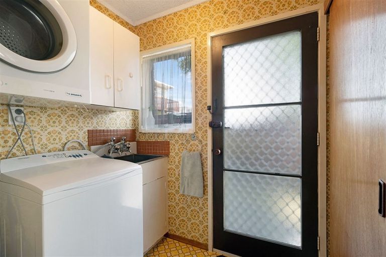 Photo of property in 3/86 Roberts Road, Te Atatu South, Auckland, 0610