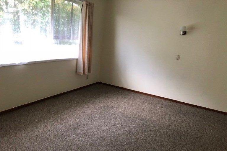 Photo of property in 2/83 Daffodil Street, Titirangi, Auckland, 0604