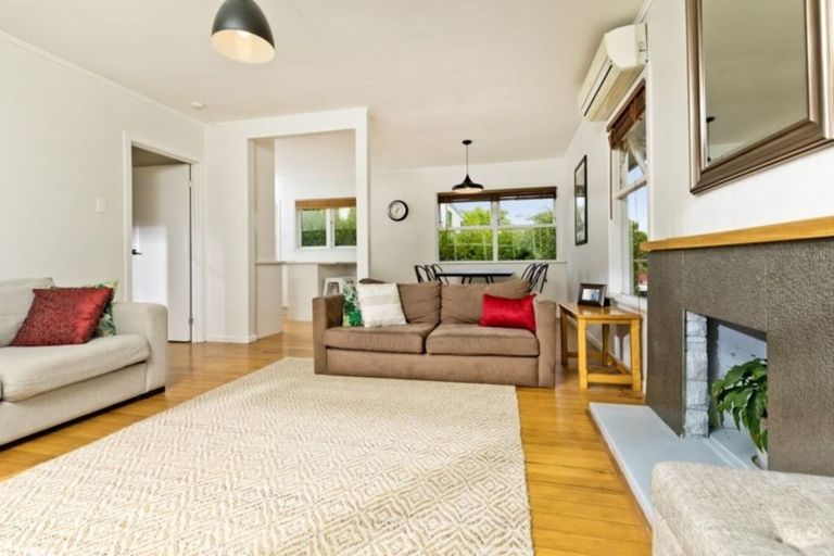 Photo of property in 10 Thomas Rea Place, Te Atatu South, Auckland, 0610