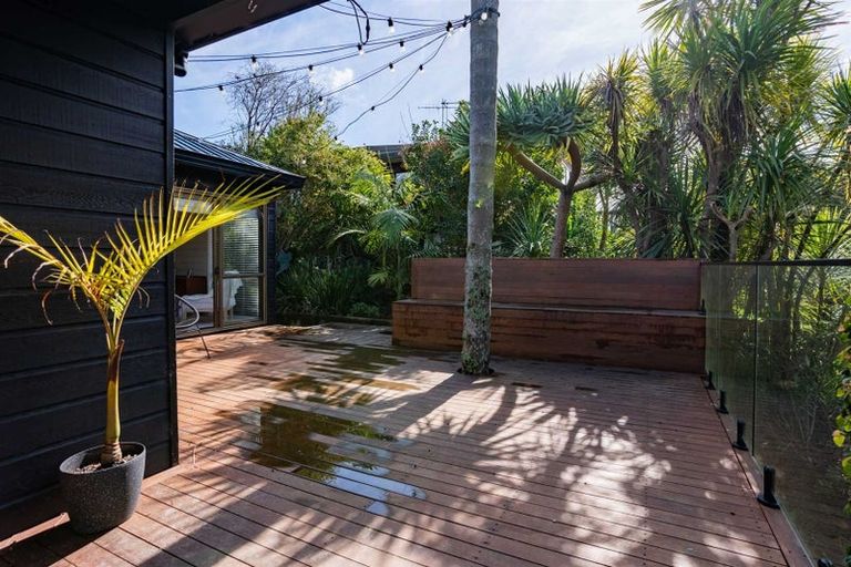 Photo of property in 1/45 Unsworth Drive, Unsworth Heights, Auckland, 0632