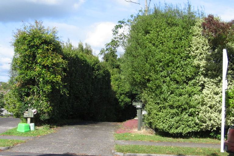 Property details for 2/70 Mirrabooka Avenue, Botany Downs, Auckland, 2010