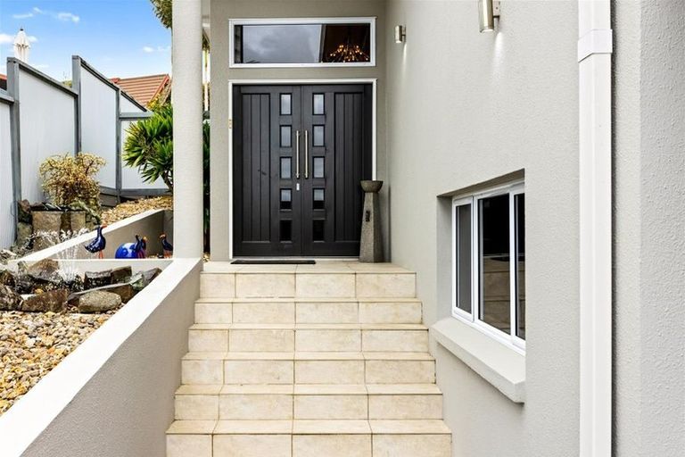 Photo of property in 26 Bernleigh Terrace, West Harbour, Auckland, 0618