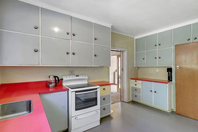 Photo of property in 84 Newlands Road, Newlands, Wellington, 6037