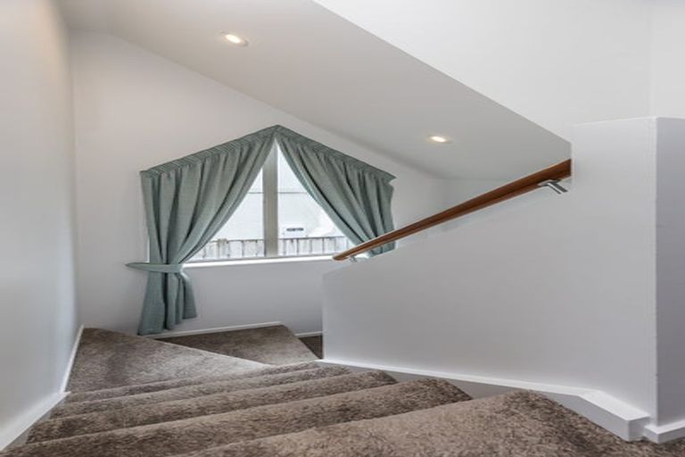 Photo of property in 12 Cambridge Street, Tawa, Wellington, 5028