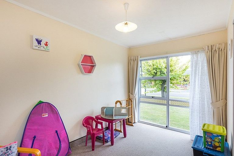 Photo of property in 12 Wedgwood Grove, Highbury, Palmerston North, 4412