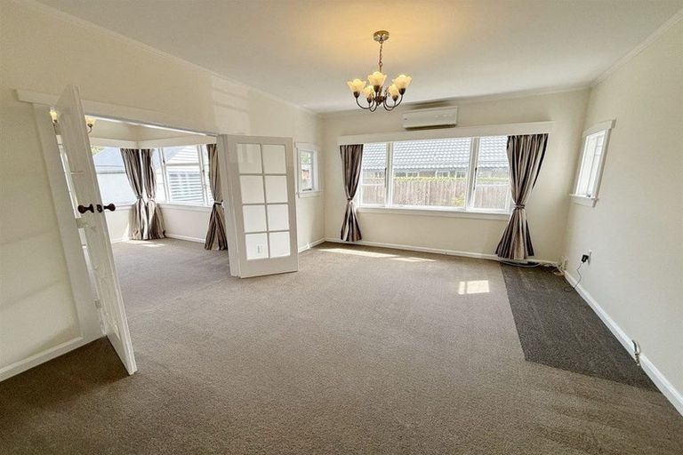 Photo of property in 39 Straven Road, Riccarton, Christchurch, 8011