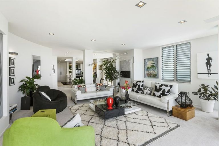 Photo of property in 10a Eastcliffe Road, Castor Bay, Auckland, 0620