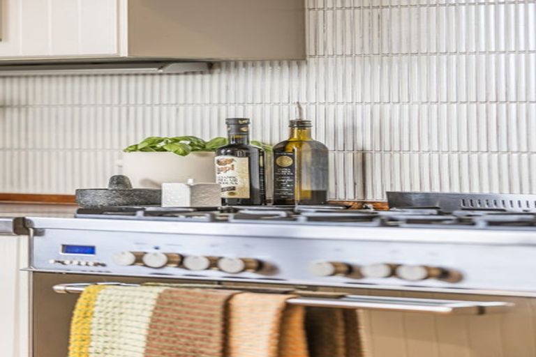 Photo of property in 118 Sutherland Road, Melrose, Wellington, 6023