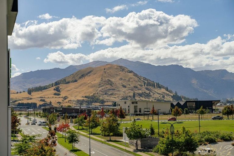 Photo of property in Wyndham Gardens Apartments, 30 Red Oaks Drive, Frankton, Queenstown, 9300