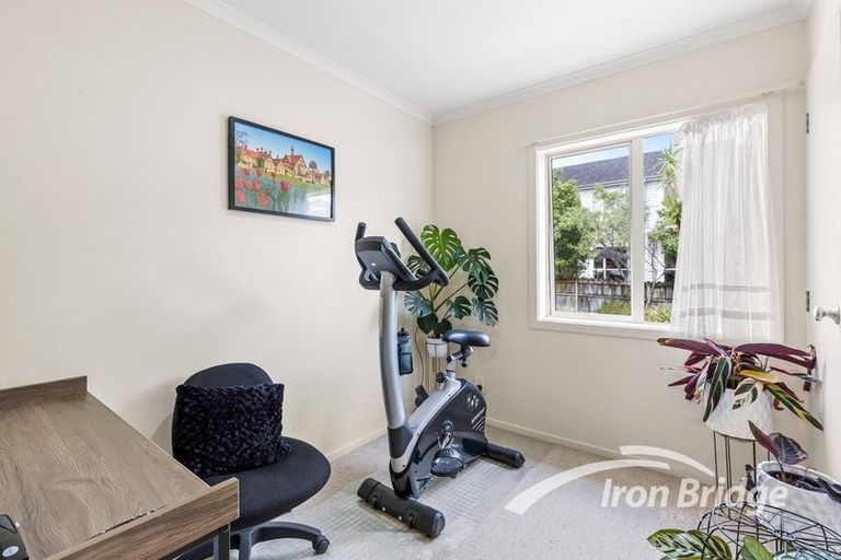 Photo of property in 5/86 Fernhill Way, Oteha, Auckland, 0632