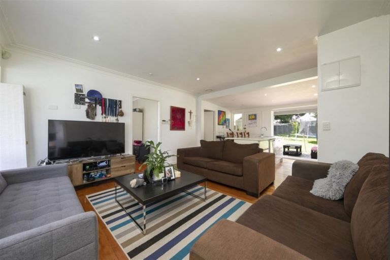 Photo of property in 201 Edmonton Road, Te Atatu South, Auckland, 0610