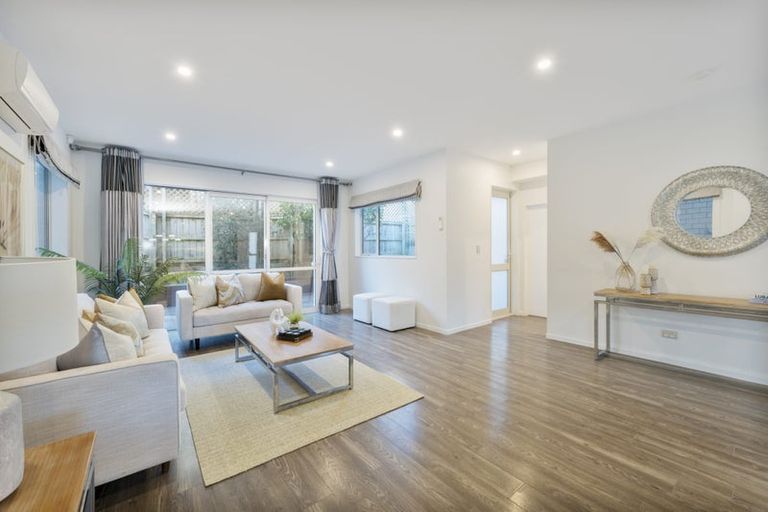 Photo of property in 22 Sunshine Boulevard, Sunnyvale, Auckland, 0612