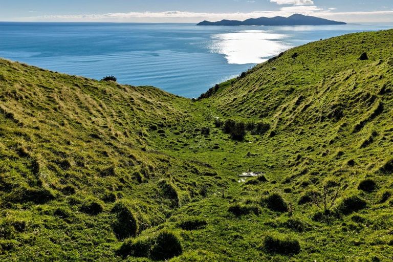 Photo of property in 1275 Paekakariki Hill Road, Paekakariki Hill, Porirua, 5381