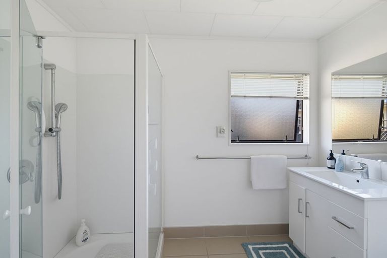 Photo of property in 24 Usherwood Crescent, Akina, Hastings, 4122
