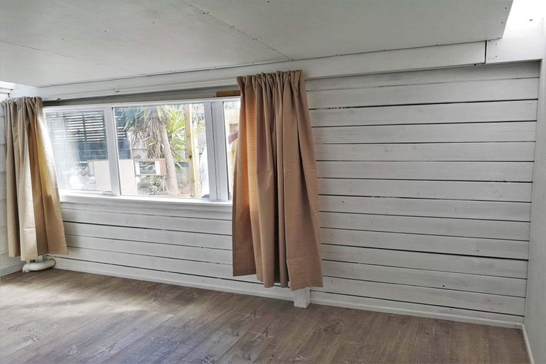 Photo of property in 33a Springs Road, Parakai, 0830