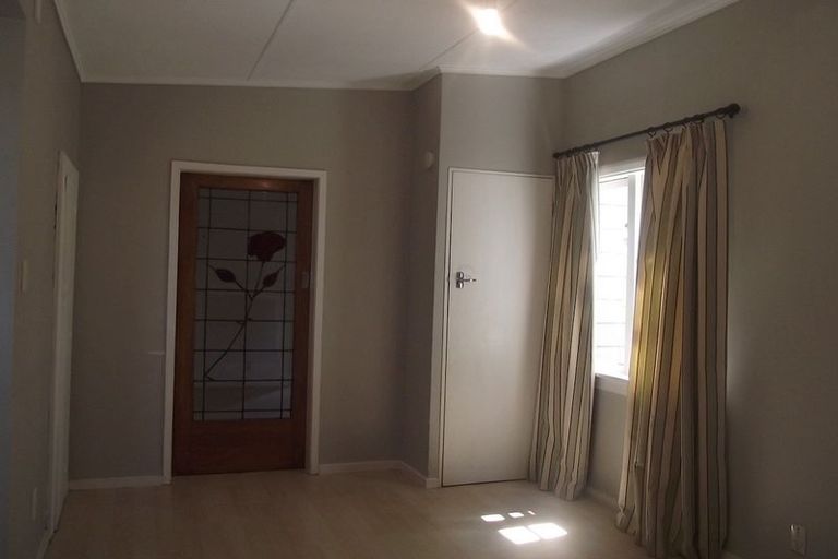 Photo of property in 1 Kent Street, Carterton, 5713