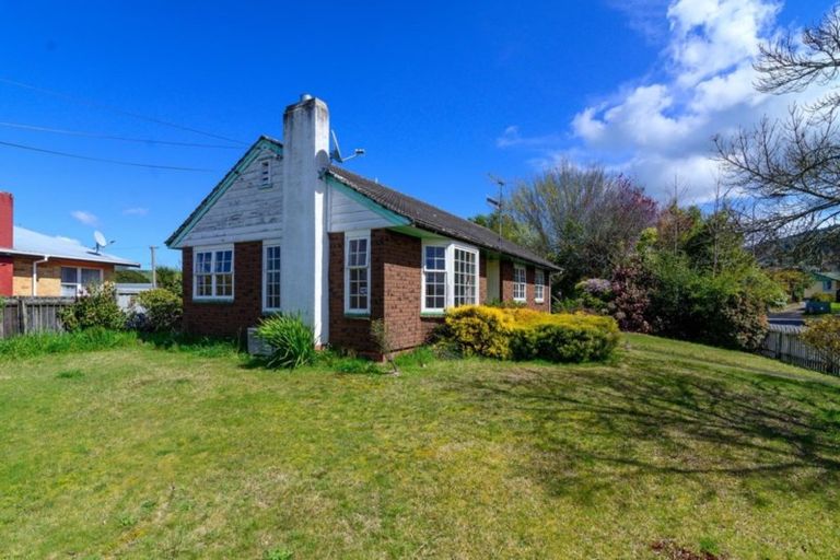 Photo of property in 2 Liane Place, Mangakakahi, Rotorua, 3015