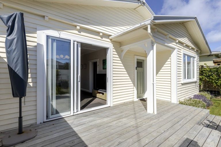 Photo of property in 22 Ngaio Street, Strandon, New Plymouth, 4312