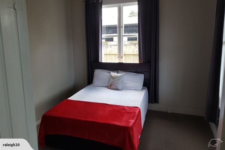 Photo of property in 16 Stewart Crescent, Hokowhitu, Palmerston North, 4410