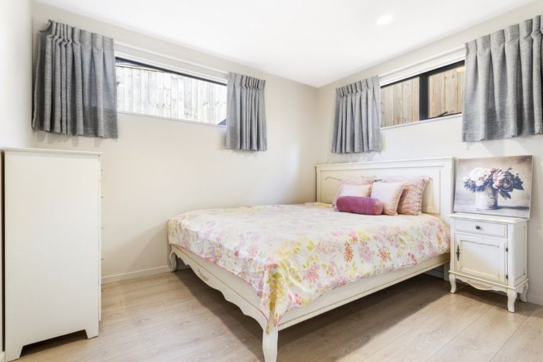 Photo of property in 9a Valron Road, Te Atatu South, Auckland, 0602