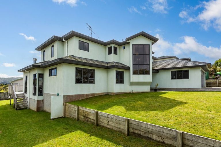 Photo of property in 31 Lanyon Place, Whitby, Porirua, 5024